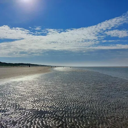 Secluded Retreat In - By Traum *