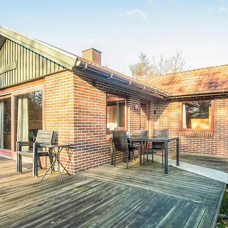 Secluded Retreat In - By Traum Nyaraló *